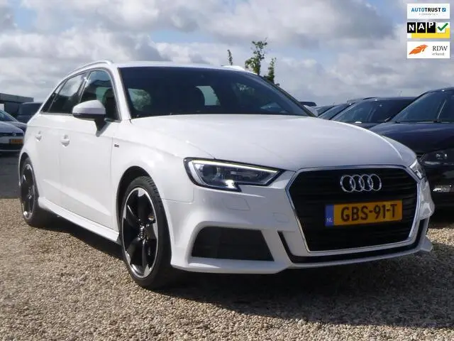 Photo 1 : Audi A3 2017 Petrol