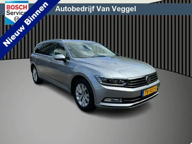 Photo 1 : Volkswagen Passat 2018 Petrol