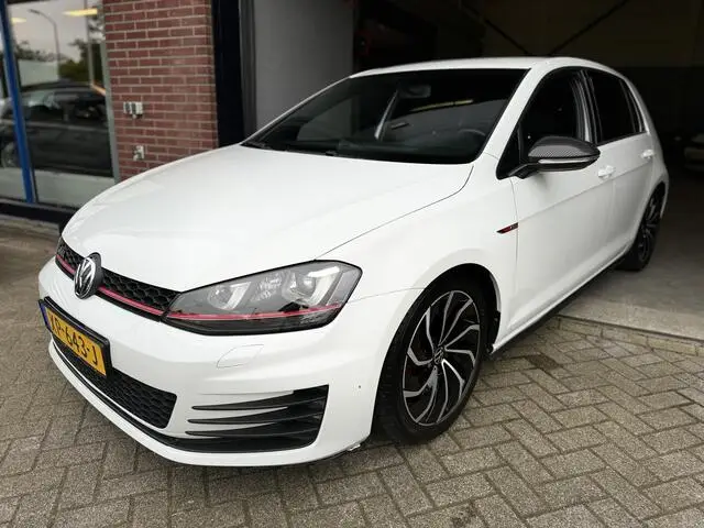 Photo 1 : Volkswagen Golf 2015 Petrol