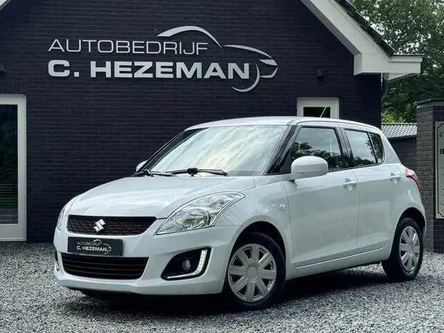 Photo 1 : Suzuki Swift 2015 Petrol