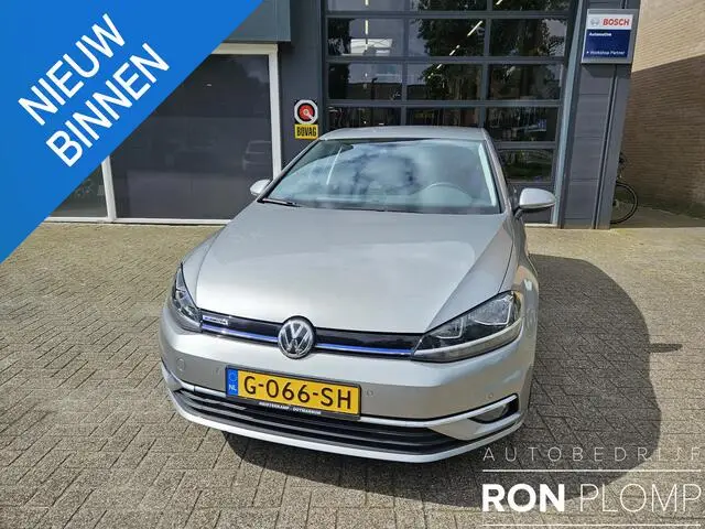 Photo 1 : Volkswagen Golf 2019 Petrol