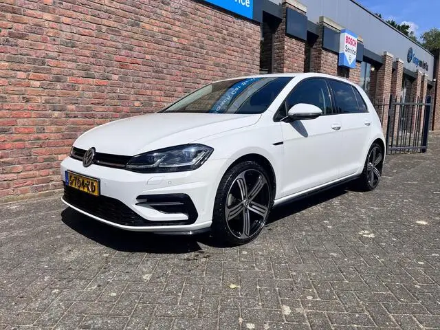 Photo 1 : Volkswagen Golf 2018 Petrol