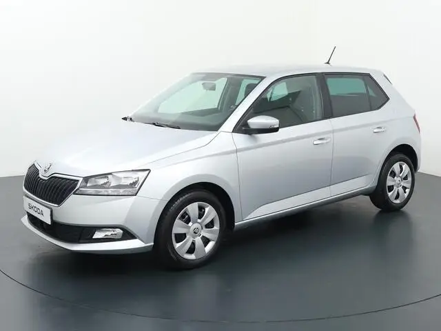 Photo 1 : Skoda Fabia 2021 Petrol