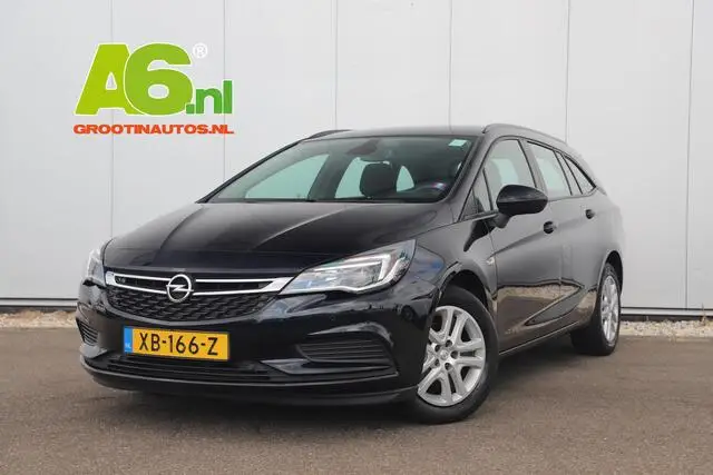 Photo 1 : Opel Astra 2018 Petrol