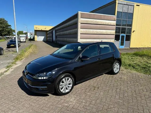 Photo 1 : Volkswagen Golf 2018 Petrol