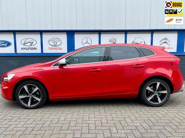 Photo 1 : Volvo V40 2019 Essence