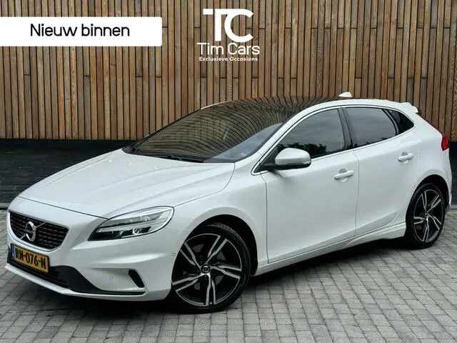 Photo 1 : Volvo V40 2018 Essence