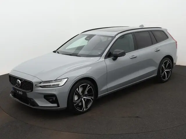 Photo 1 : Volvo V60 2024 Petrol