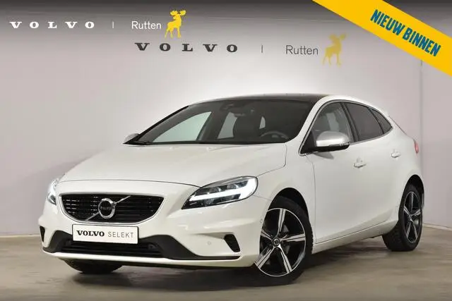 Photo 1 : Volvo V40 2020 Essence