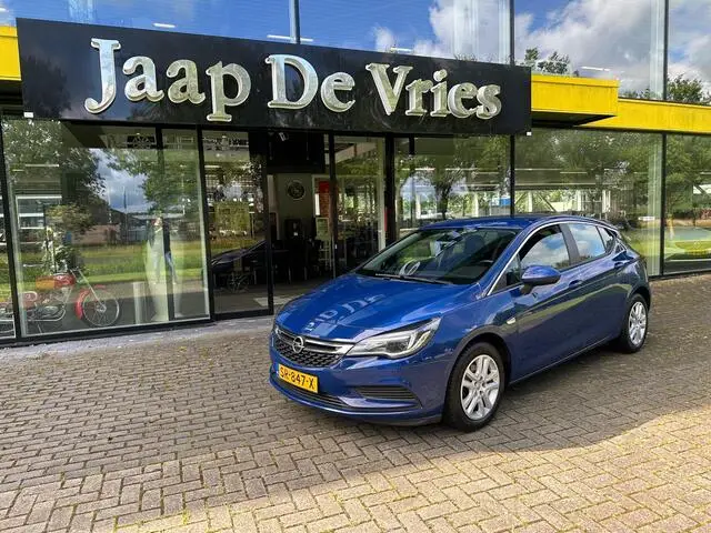 Photo 1 : Opel Astra 2018 Petrol