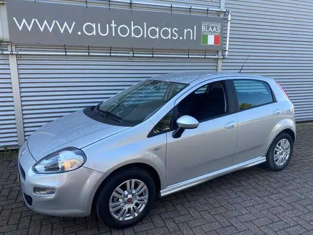 Photo 1 : Fiat Punto 2015 Petrol