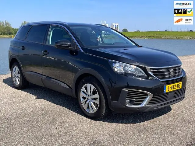 Photo 1 : Peugeot 5008 2021 Essence