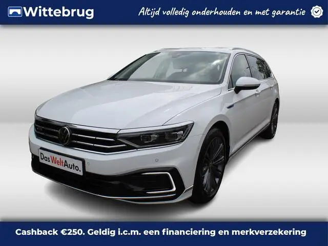 Photo 1 : Volkswagen Passat 2021 Hybrid