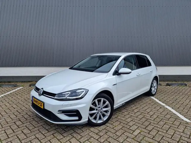 Photo 1 : Volkswagen Golf 2019 Petrol