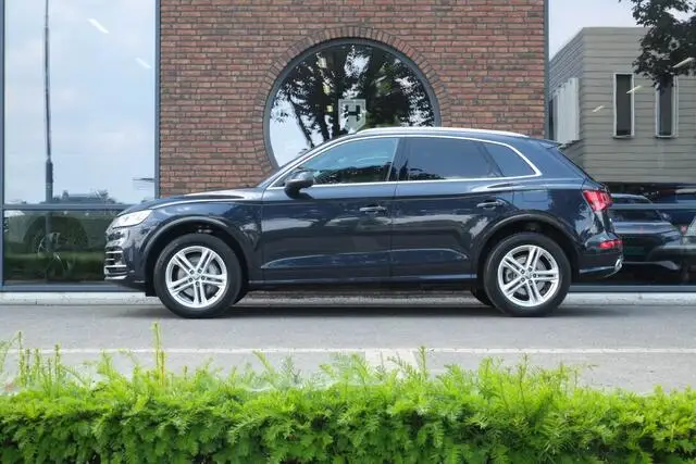 Photo 1 : Audi Q5 2020 Hybride