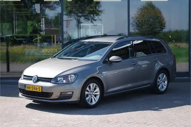 Photo 1 : Volkswagen Golf 2015 Petrol