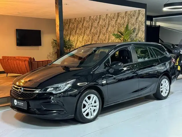 Photo 1 : Opel Astra 2019 Essence