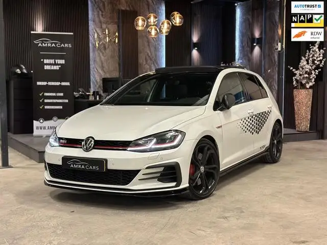 Photo 1 : Volkswagen Golf 2019 Essence