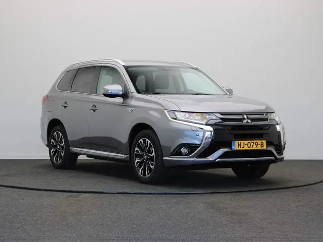 Photo 1 : Mitsubishi Outlander 2015 Hybride