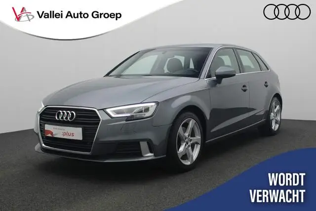 Photo 1 : Audi A3 2018 Petrol