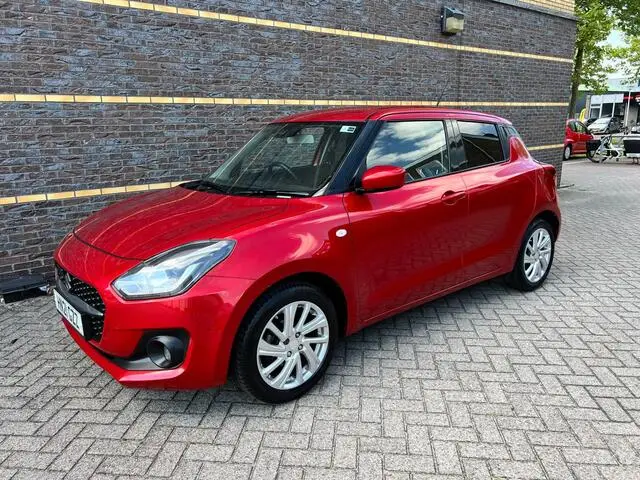 Photo 1 : Suzuki Swift 2021 Petrol