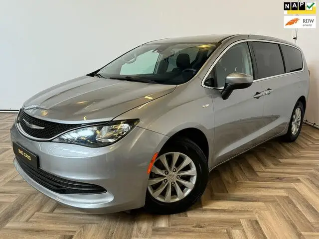 Photo 1 : Chrysler Pacifica 2017 Petrol