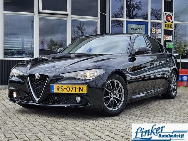 Photo 1 : Alfa Romeo Giulia 2018 Petrol