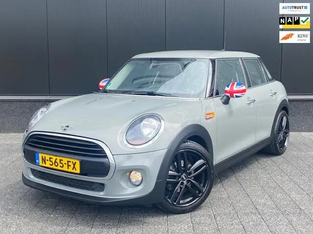 Photo 1 : Mini One 2018 Petrol