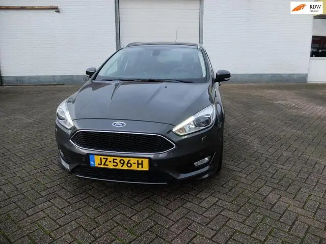 Photo 1 : Ford Focus 2016 Petrol