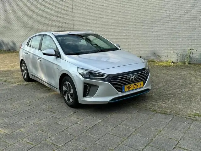 Photo 1 : Hyundai Ioniq 2016 Hybrid