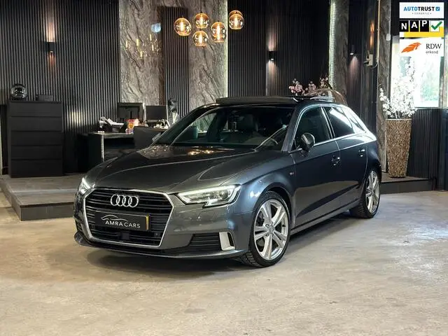 Photo 1 : Audi A3 2018 Petrol