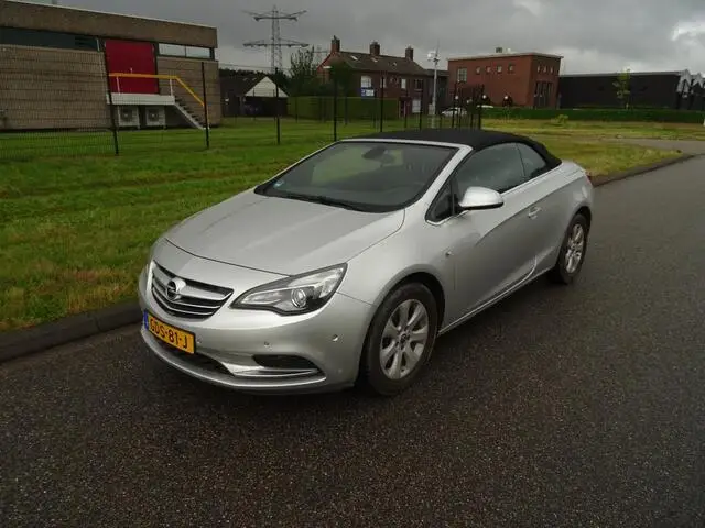 Photo 1 : Opel Cascada 2016 Petrol