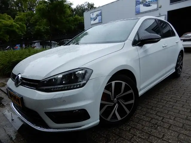 Photo 1 : Volkswagen Golf 2017 Essence