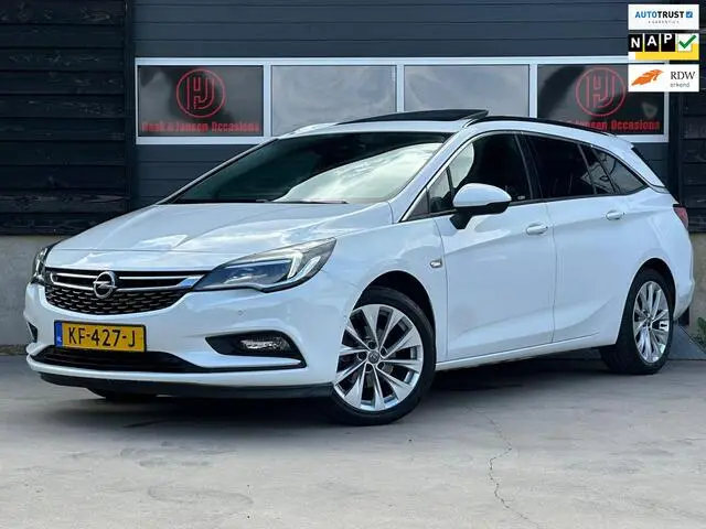 Photo 1 : Opel Astra 2016 Petrol