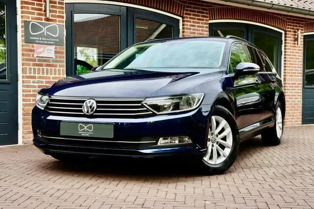 Photo 1 : Volkswagen Passat 2016 Petrol