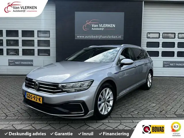 Photo 1 : Volkswagen Passat 2023 Hybrid