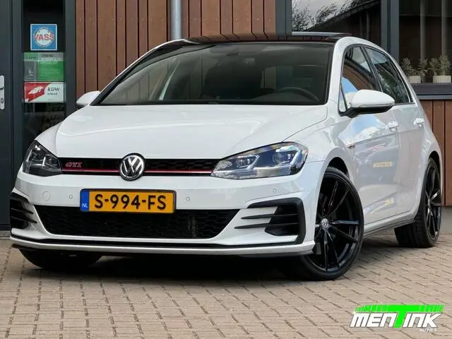 Photo 1 : Volkswagen Golf 2018 Petrol