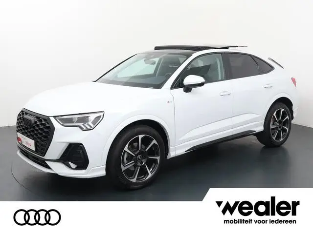 Photo 1 : Audi Q3 2023 Petrol