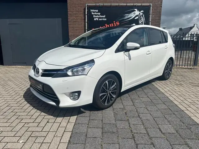 Photo 1 : Toyota Verso 2017 Petrol