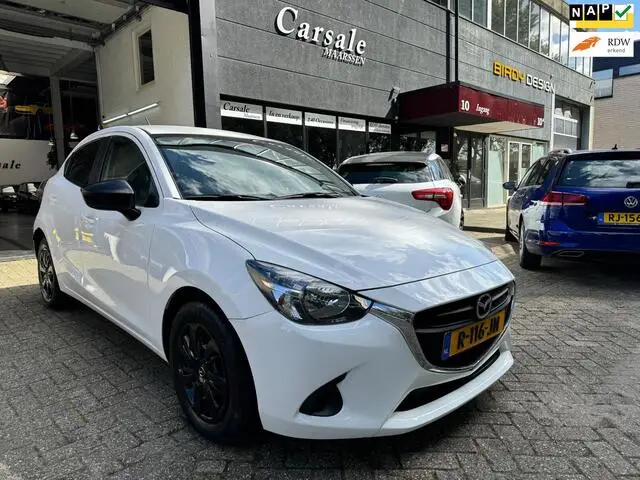 Photo 1 : Mazda 2 2015 Petrol