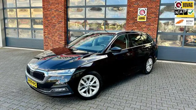 Photo 1 : Skoda Octavia 2021 Petrol