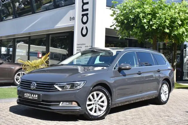 Photo 1 : Volkswagen Passat 2015 Petrol