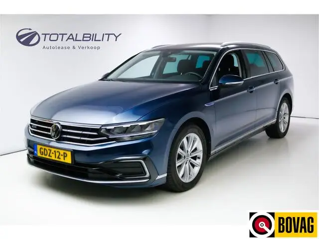 Photo 1 : Volkswagen Passat 2022 Hybride