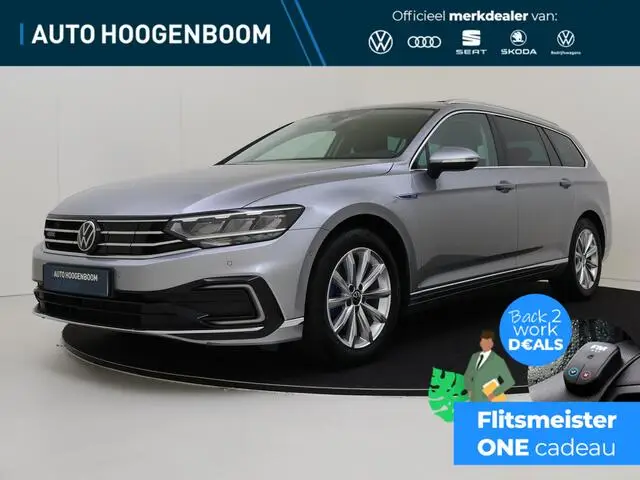 Photo 1 : Volkswagen Passat 2023 Hybrid