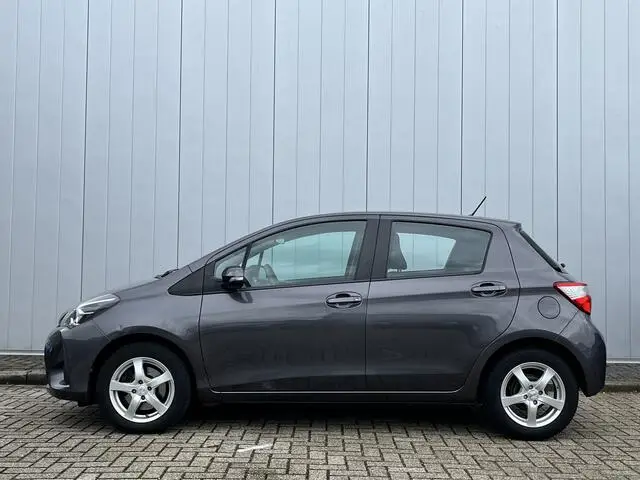 Photo 1 : Toyota Yaris 2017 Petrol