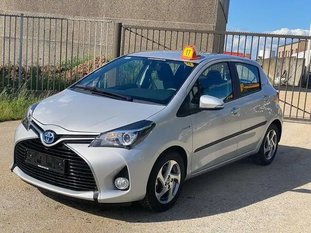 Photo 1 : Toyota Yaris 2015 Petrol