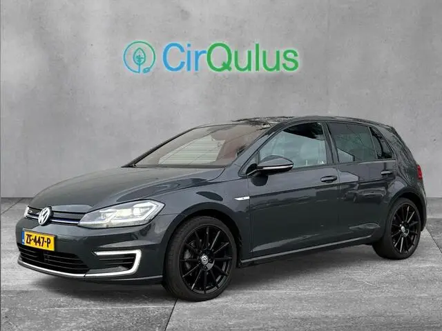 Photo 1 : Volkswagen Golf 2019 Électrique