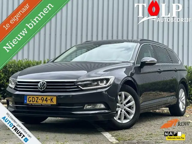 Photo 1 : Volkswagen Passat 2019 Petrol