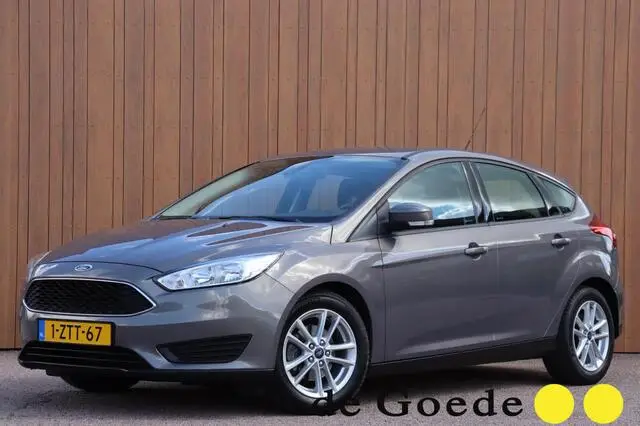 Photo 1 : Ford Focus 2015 Petrol