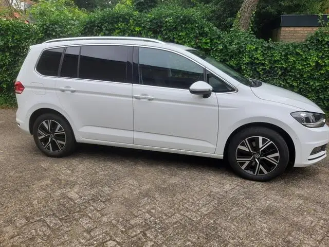 Photo 1 : Volkswagen Touran 2021 Essence